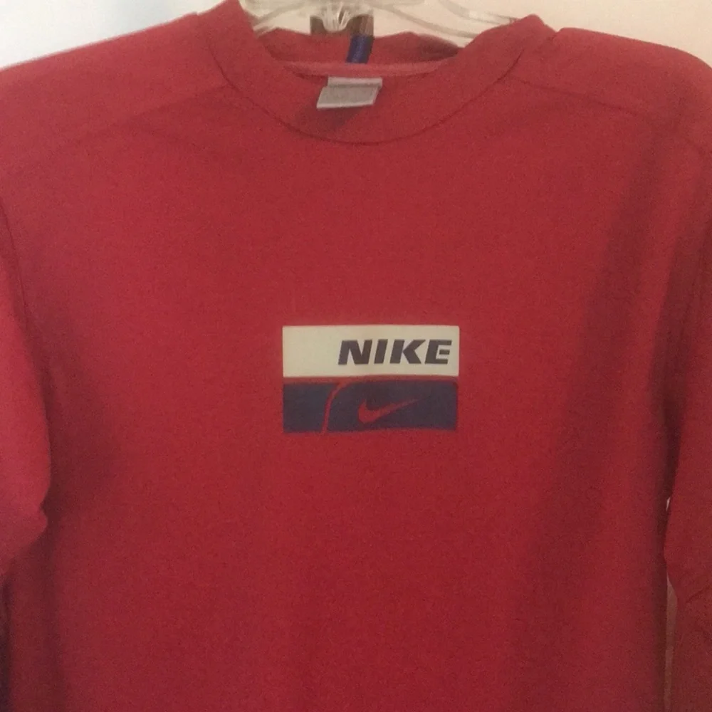Youth Nike Red Long Sleeve Shirt Size XL (18-20)
